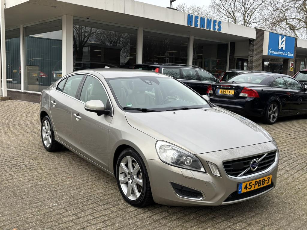 Volvo S60 2.0T 270pk Leder Xenon Driver Support Stoelverwarm, Euro 5, Beige, 4 cilinders, S60