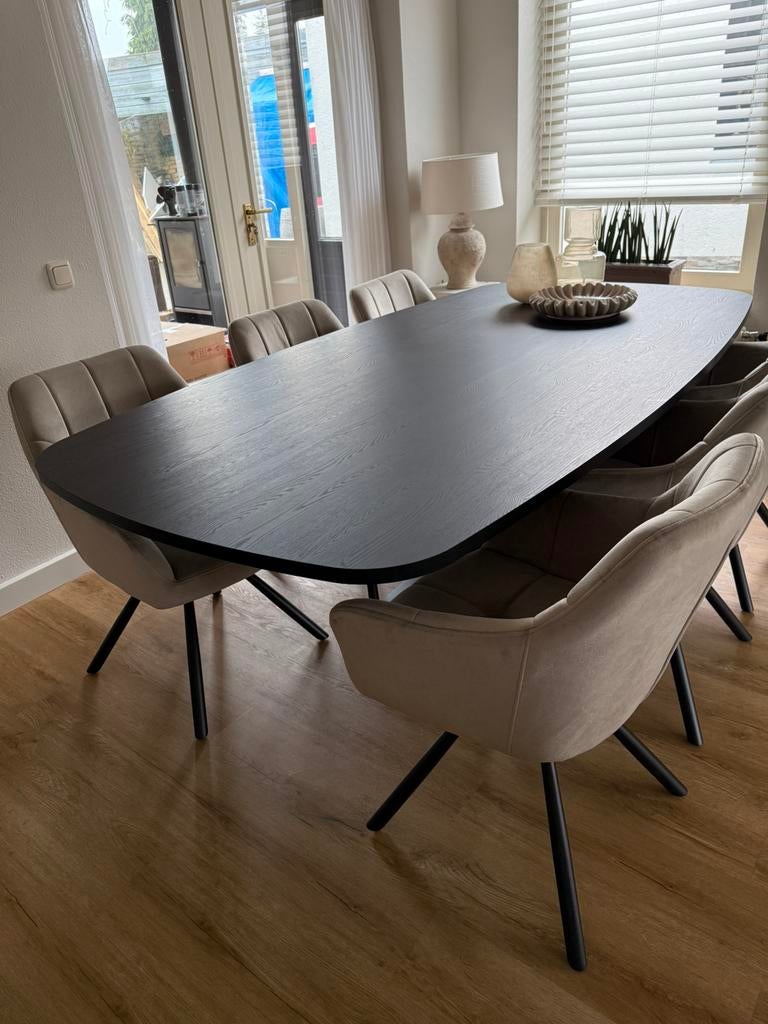 Nieuwe eettafel Deens ovaal met 6 nieuwe eetkamer stoelen, Huis en Inrichting, Ophalen, Nieuw, 4 tot 6 stoelen