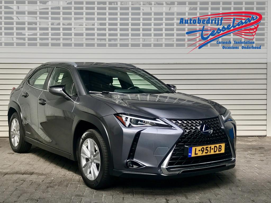 Lexus UX 250h Pro Edition Rijklaarprijs! (bj 2020), Auto's, Lexus, Gebruikt, 4 cilinders, Alcantara, Grijs
