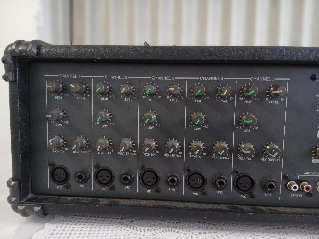 Mengpaneel / versterker in goede staat, Muziek en Instrumenten, Mengpanelen, Ophalen, Zo goed als nieuw, Microfooningang