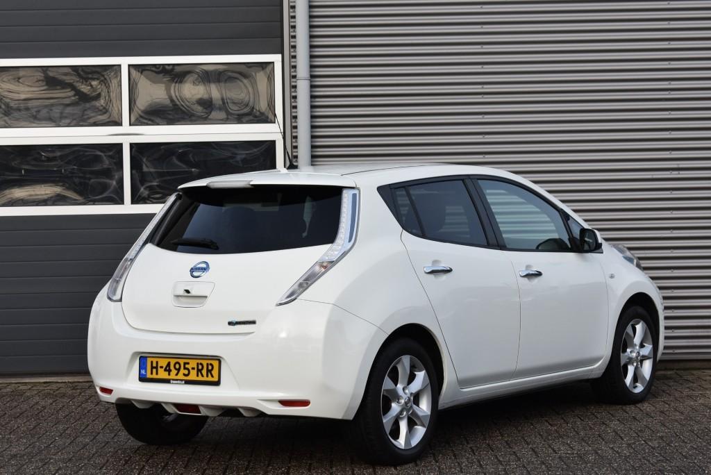 Nissan LEAF ACENTA 30 KWH / 199 p/m lease / P.CAMERA / STOEL, Gebruikt, Alcantara, Wit, Leaf