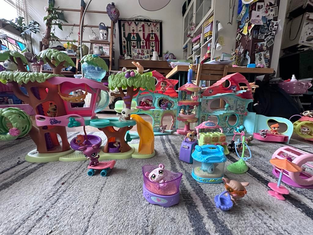 Littlest Pet Shop boomhuthuis, villa en 38 dieren, Ophalen of Verzenden, Gebruikt, Meisje