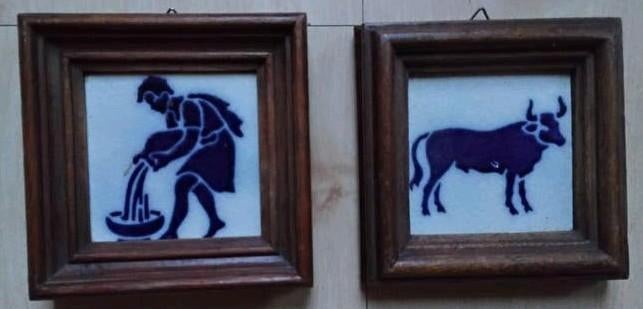 Twee kleine blauwe tegels met lijstjes, Ophalen