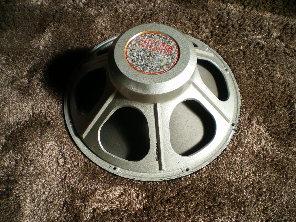18 inch celestion subwoofer ., Overige merken, Refurbished, Ophalen of Verzenden, 120 watt of meer