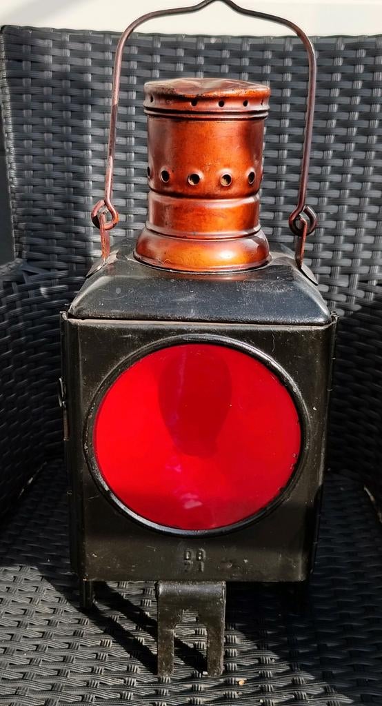 Antieke spoorweglamp, Ophalen