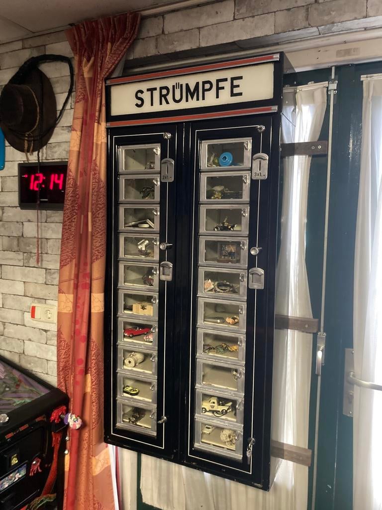 Vintage vending automaat, Ophalen, Zo goed als nieuw