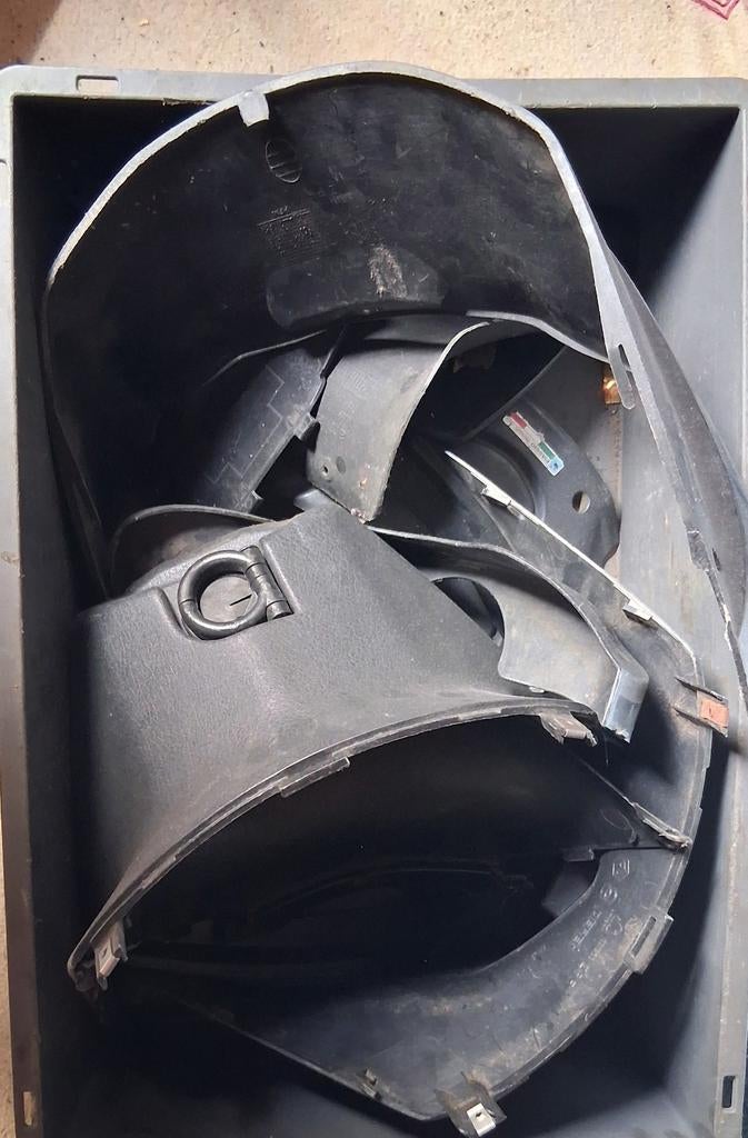 Krat met kleine kappen Piaggio/Vespa, Ophalen, Gebruikt, Kap, Piaggio