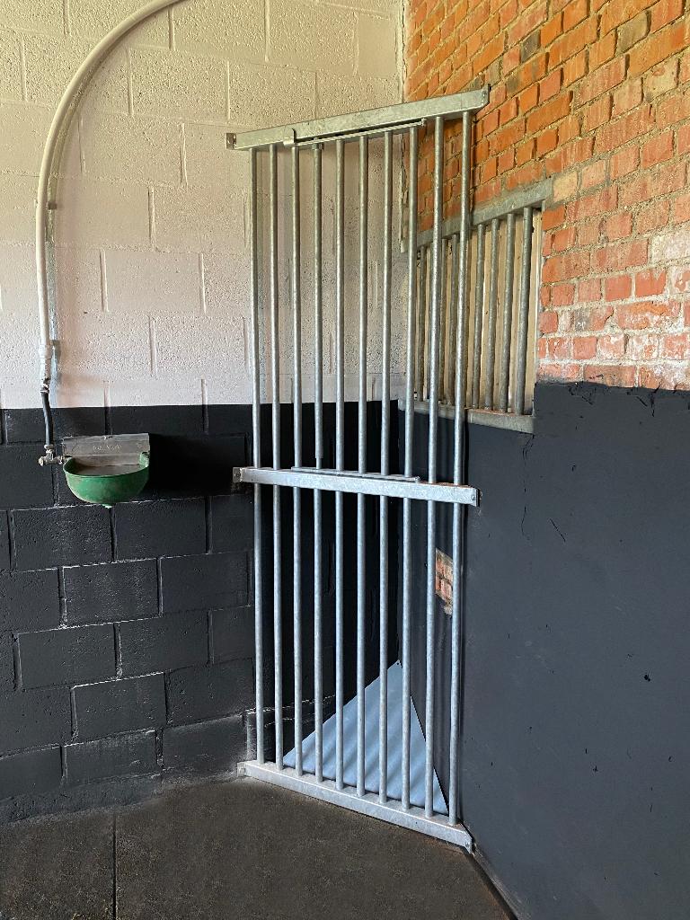 Hooiruif, Hooiruiven, slowfeeder, weidehooiruif, Stalling, 1 paard of pony