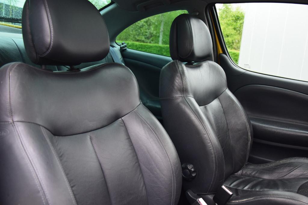 Renault Mégane Coupe 2.0-16V Privilege Schuifdak Priv/Glass, 1998 cc, Gebruikt, Zwart, 49 €/maand