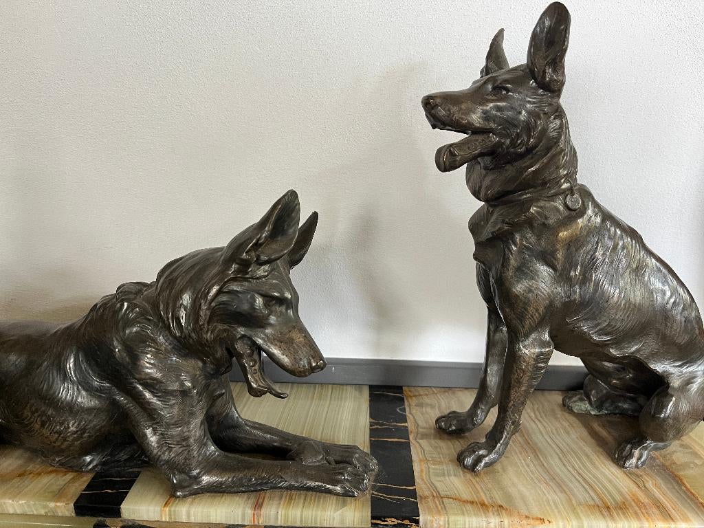 Groot zwaar art deco beeld op marmer, onyx: herders honden, Antiek en Kunst, Ophalen
