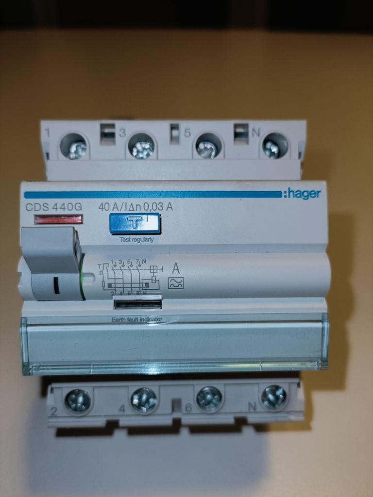 Hager CDS440G Aardlekautomaat 40A/0.03A, Ophalen of Verzenden, Zo goed als nieuw, Overige typen