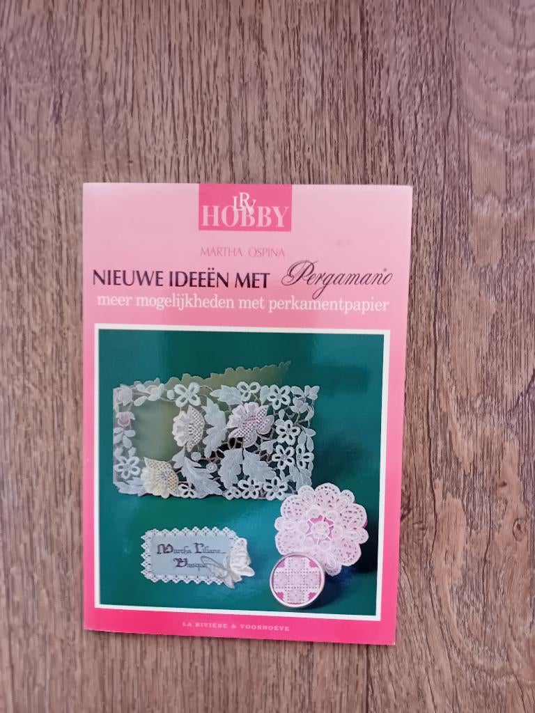 Boekje - Nieuwe ideeën met Pergamano, Fantasie, Handgemaakt, Ophalen of Verzenden, Zo goed als nieuw