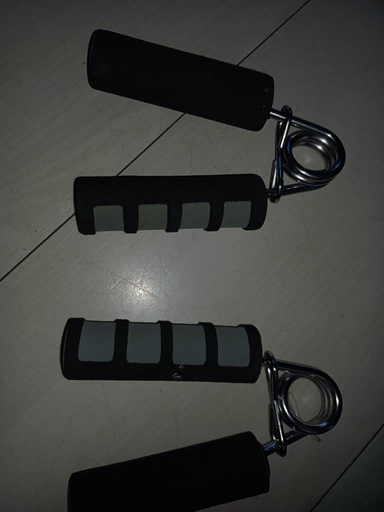 2 Handknijpers 15 KG, Ophalen of Verzenden