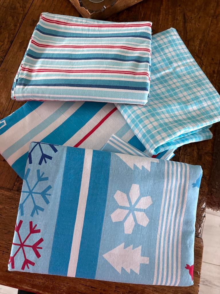 Ledikant beddengoed. Dekbedovertrekken en hoeslakens., Dekbedovertrek, Ophalen of Verzenden, Zo goed als nieuw, Jongetje of Meisje