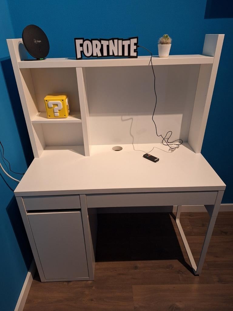 Ikea bureau wit met opzetstuk, Huis en Inrichting, Bureaus, Ophalen