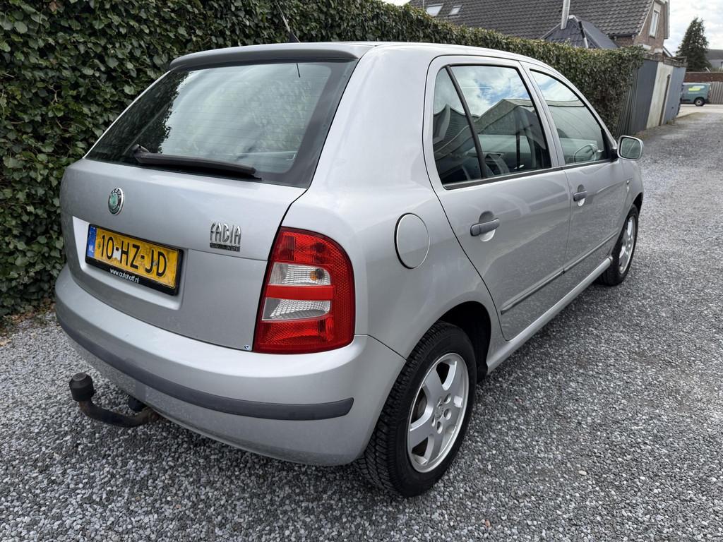 Skoda Fabia 1.4 Comfort | Elekt. Ramen | LMV | Trekhaak | Ra, Voorwielaandrijving, Gebruikt, 4 cilinders, Metallic lak