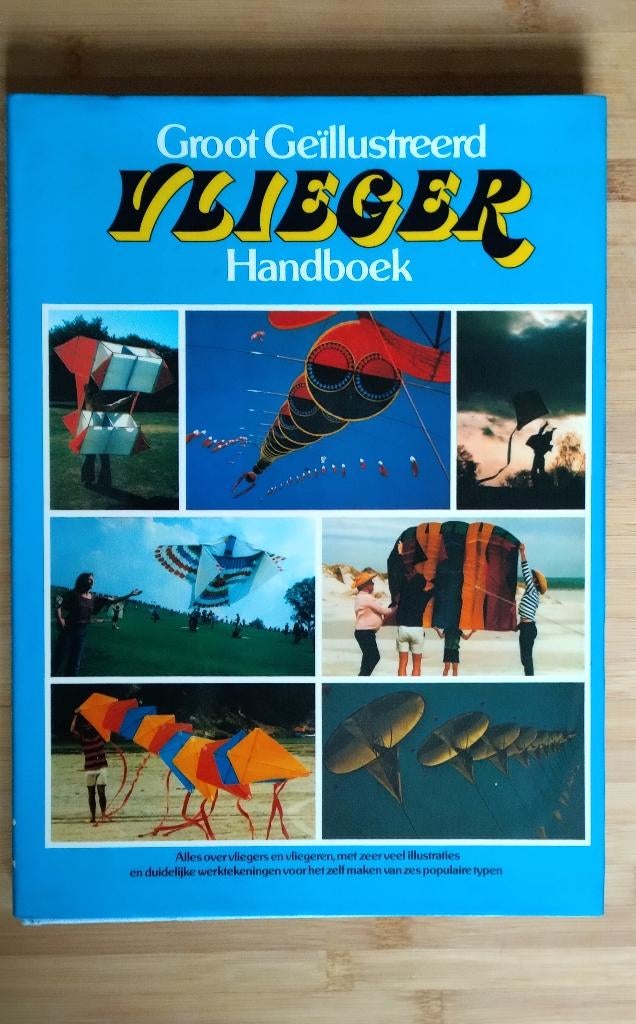Groot Geïllustreerd Vlieger Handboek - Lloyd & Thomas 1979, Sport en Fitness, Vliegeren, Ophalen of Verzenden, Zo goed als nieuw