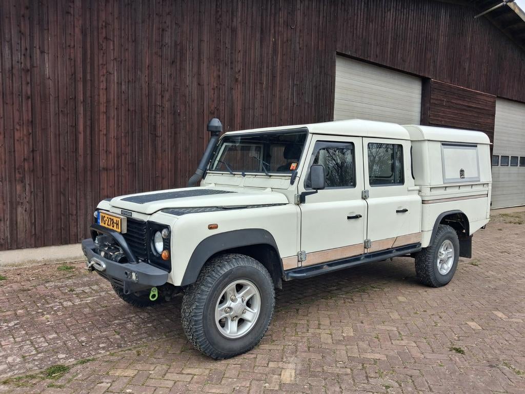 LANDROVER 130 crewcab DEFENDER youngtimer 3500kg trekhaak, Auto's, Land Rover, Zwart, Wit, Vierwielaandrijving, 2493 cc
