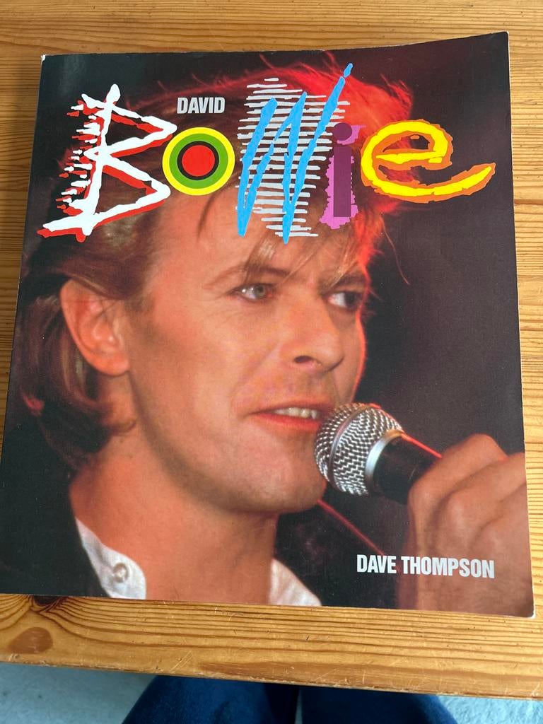David Bowie Boek van Dave Thompson, Ophalen of Verzenden, Gelezen, Artiest