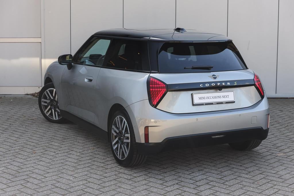 MINI Hatchback Cooper SE / Classic / Pakket M / 17 inch Para, Gebruikt, Zwart, Stoelverwarming, Met garantie (alle)