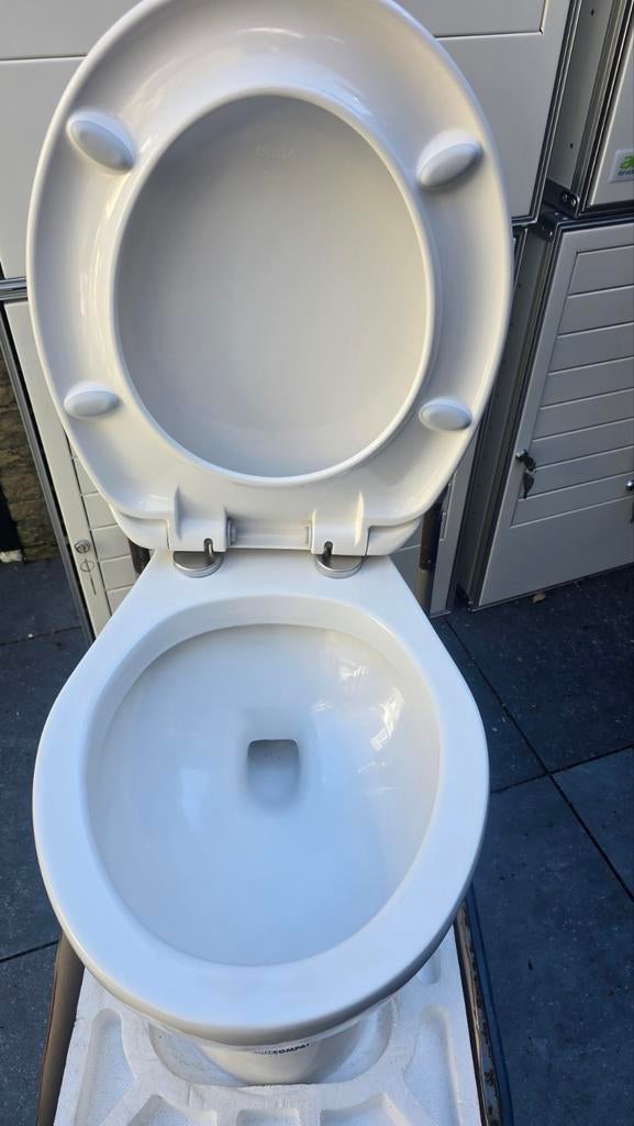Sanibroyeur Sanicompact Pro broyeur toilet, Doe-het-zelf en Verbouw, Sanitair, Ophalen, Nieuw, Toilet