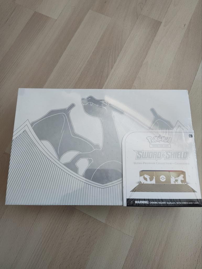 Pokémon Charizard Ultra Premium Collection, Ophalen of Verzenden, Nieuw, Overige typen
