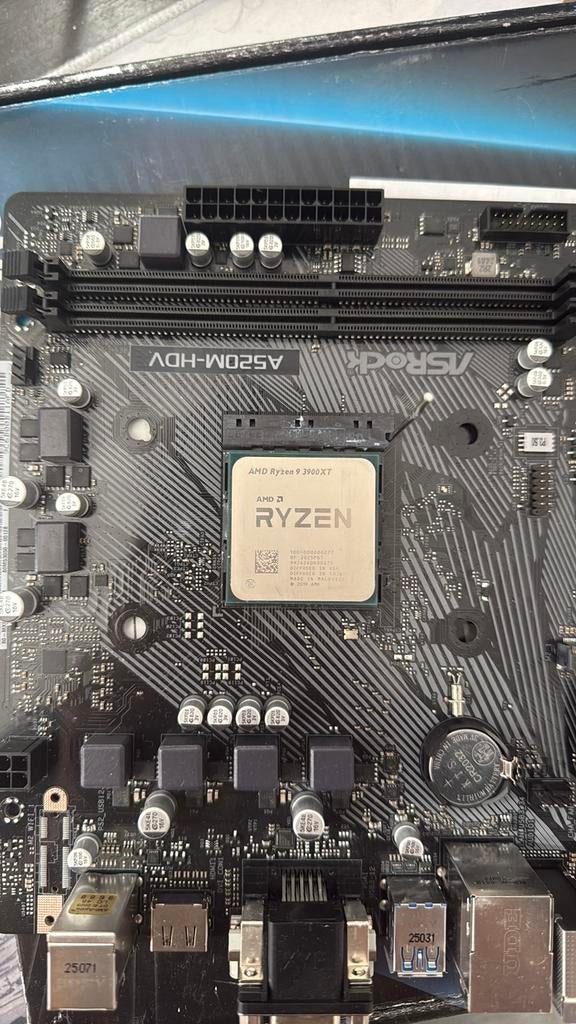 Ryzen 9 3900XT & 16gb RAM DDR4, Computers en Software, Processors, Ophalen of Verzenden, Zo goed als nieuw, 3 tot 4 Ghz