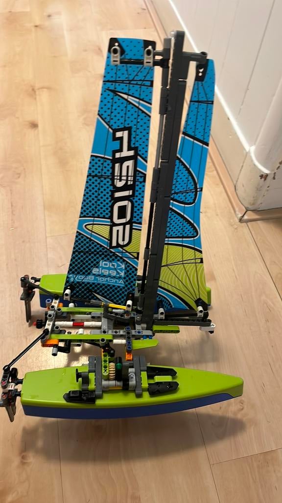 Lego technic 42105 catamaran, Ophalen of Verzenden, Zo goed als nieuw, Complete set, Lego