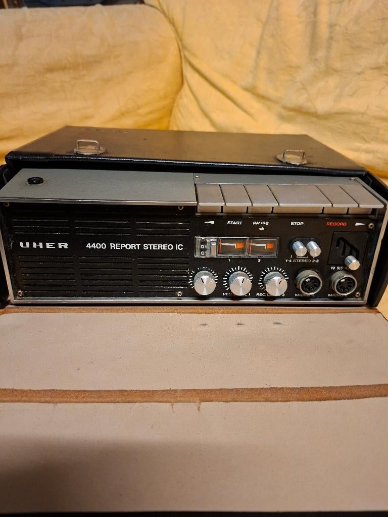 UHER 4400, Ophalen of Verzenden, Defecte bandrecorder, Met banden