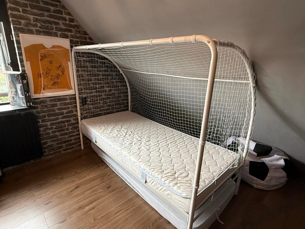 Uniek voetbalbed (zonder matras), Gebruikt, 90 cm, Eenpersoons, Wit