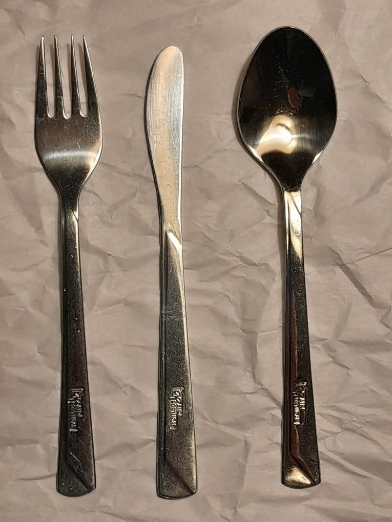 TAP Air Portugal 1 setje mes/lepel/vork & 1 lepeltje, Verzamelen, Luchtvaart en Vliegtuigspotten, Ophalen of Verzenden, Gebruikt