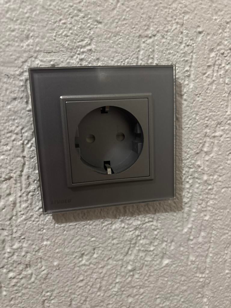 Livolo Stopcontacten met Schakelaar - Hotel Chique, Ophalen of Verzenden, Zo goed als nieuw, Stopcontact