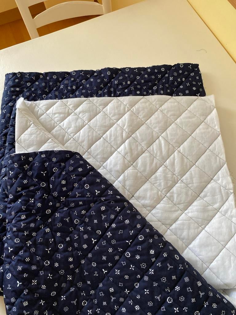 Mooie blauw-witte gewatteerde stof 100x100cm, Hobby en Vrije tijd, Stoffen en Lappen, Wit, Nieuw, Ophalen of Verzenden, 30 tot 120 cm