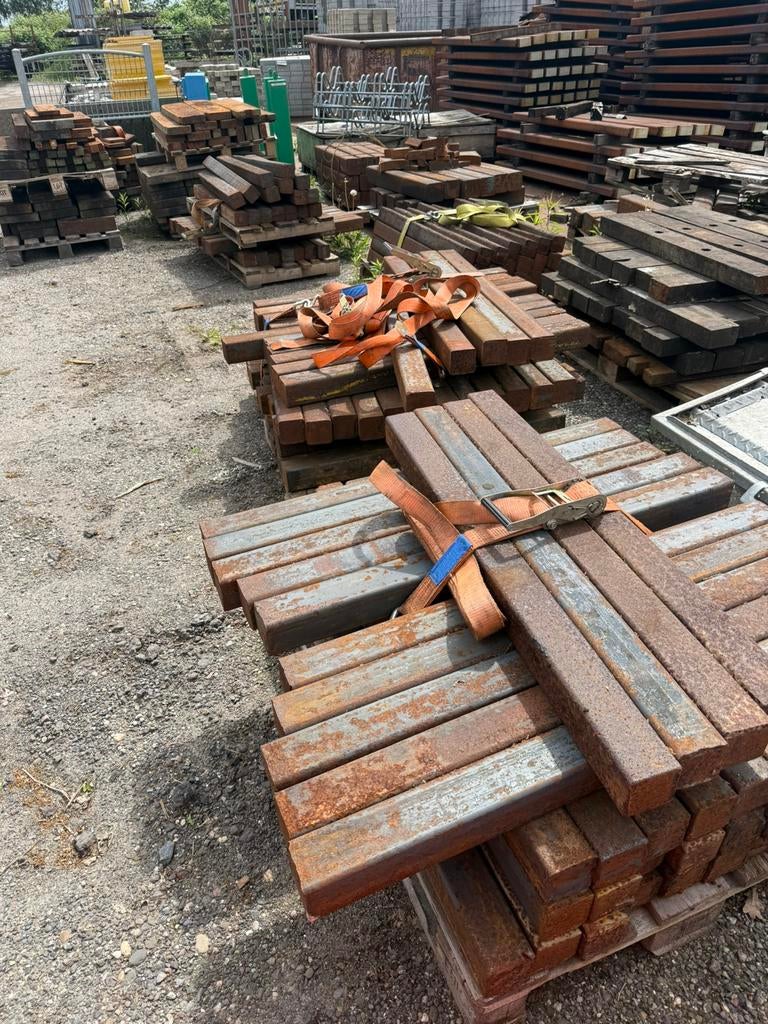 Contragewichten en Ponsdoppen te koop, Ophalen, IJzer