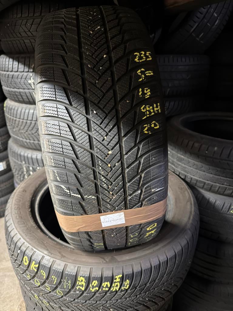 Bridgestone Gebruikte Banden - 235/50R19 - 8mm Profiel, Gebruikt, Winterbanden, 235 mm, Band(en)
