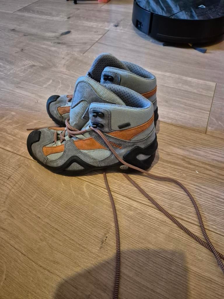 Lowa wandel bergschoenen maat 33, Ophalen of Verzenden, Gebruikt, Schoenen