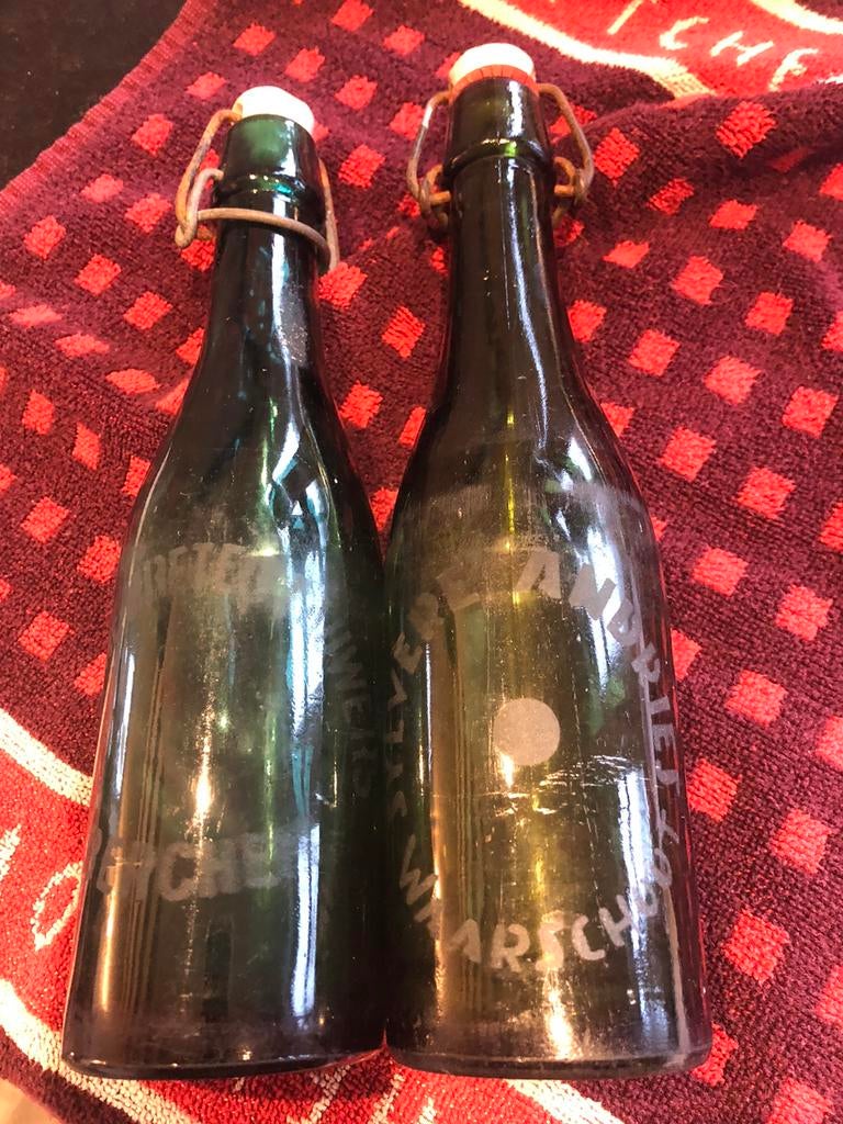 2 antieke bierflessen, Verzamelen, Ophalen of Verzenden, Zo goed als nieuw, Flesje(s), Overige merken