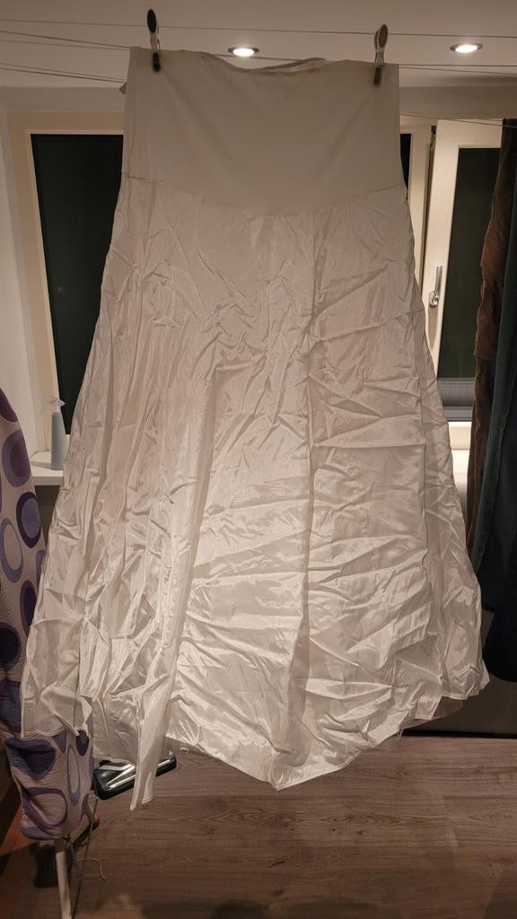 Poirier Bruidsjurk Onderrok XL, Ophalen, Wit, Zo goed als nieuw, Accessoires