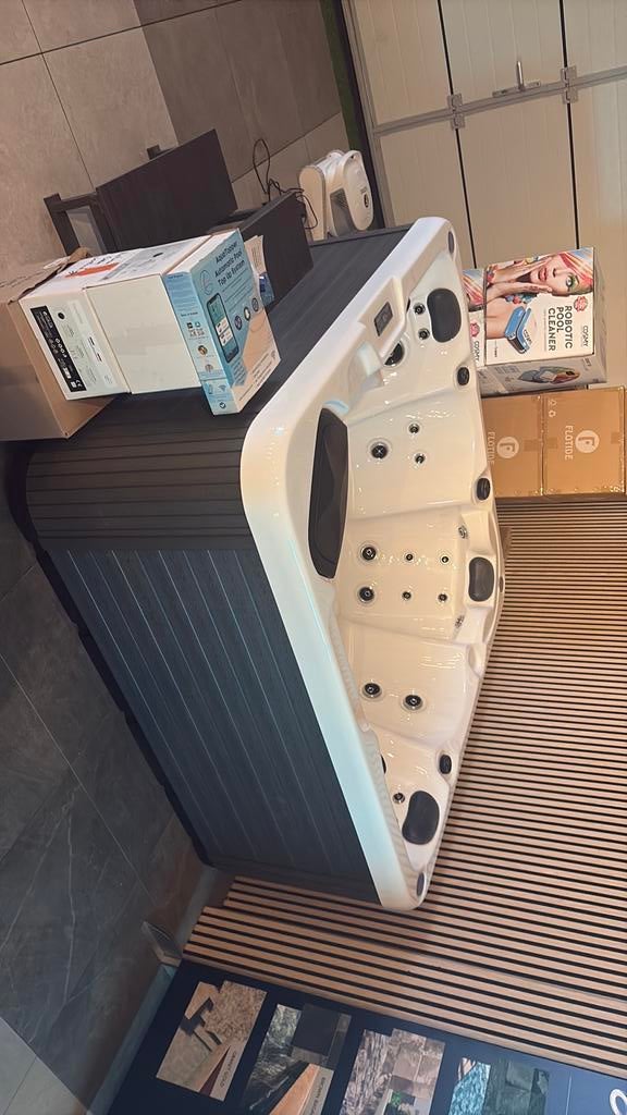Superior Spa | Nieuw | Snelle levering | ACTIE TIJDELIJK!, Ophalen, Nieuw, Trap, Vast