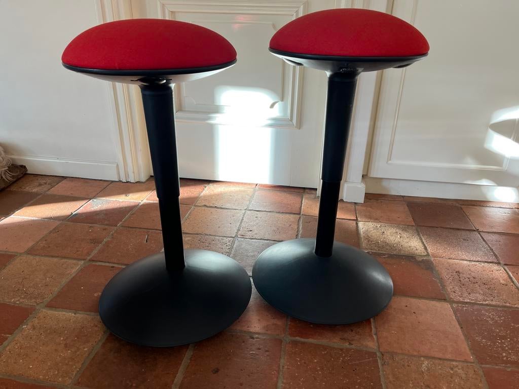 Ikea Nilserik kruk wiebel draaikruk  zwart rood 2 stuks, Ophalen of Verzenden, In hoogte verstelbaar, Zo goed als nieuw, Hout
