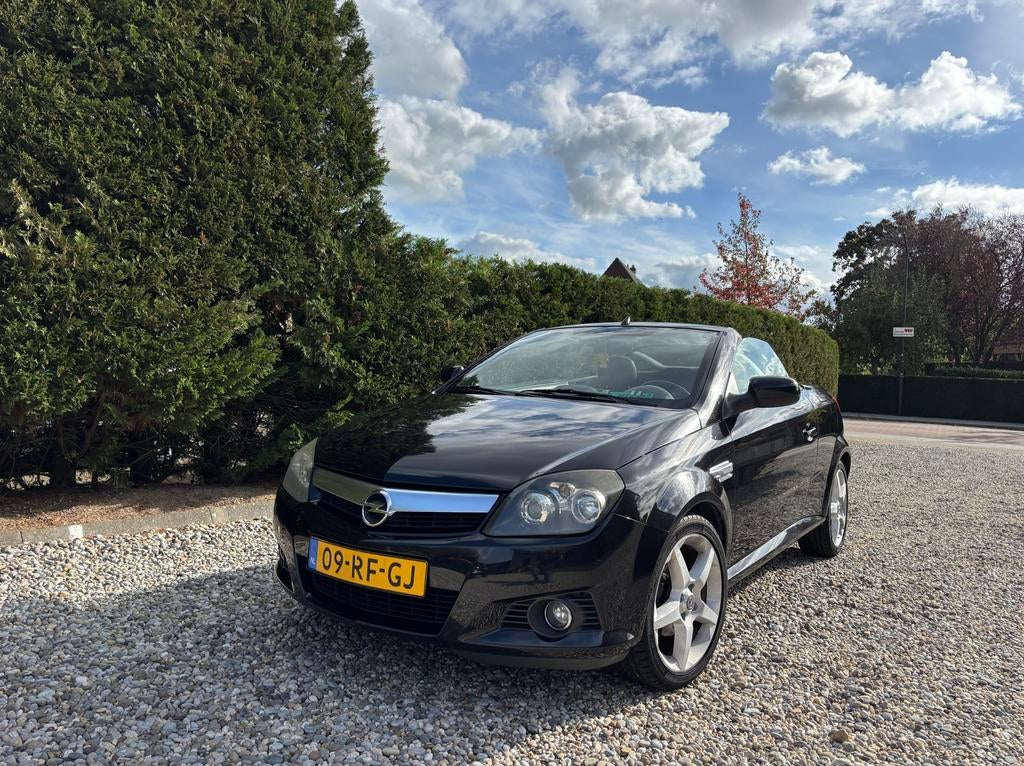 Opel Tigra 1.8 16V Twintop 2005 Zwart, 125 pk, Zwart, 4 cilinders, Zwart