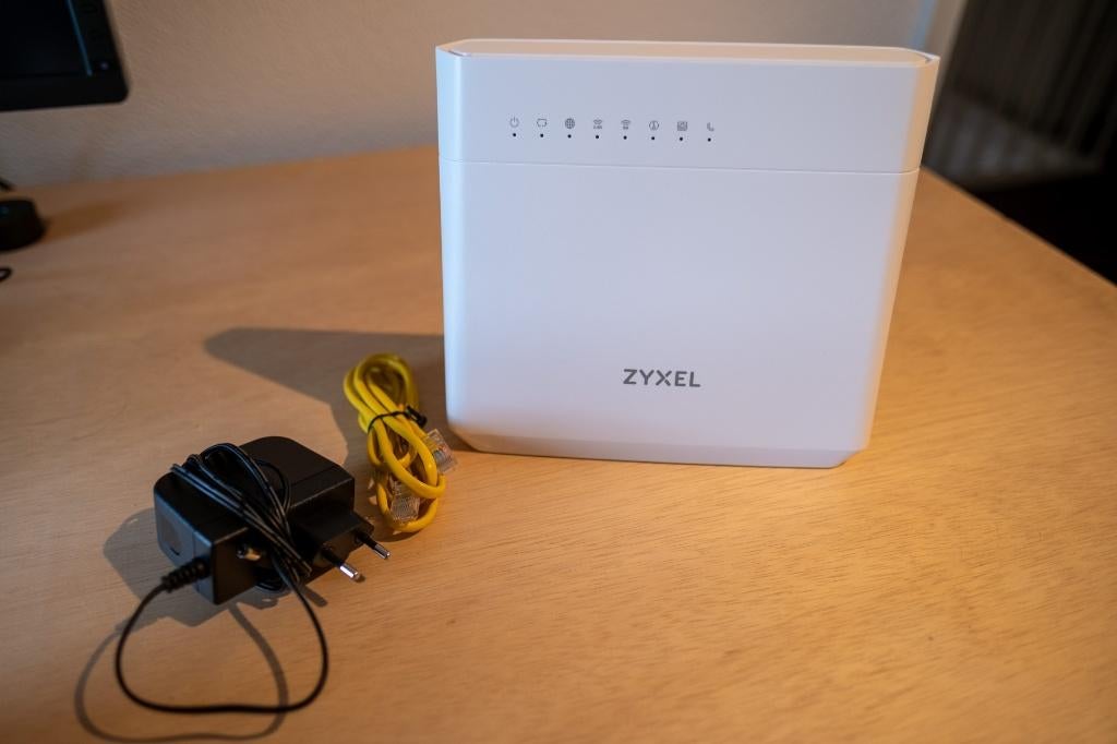 Zyxel T50 modem/router (VMG8825), Ophalen of Verzenden, Gebruikt, Router met modem, ZyXxel