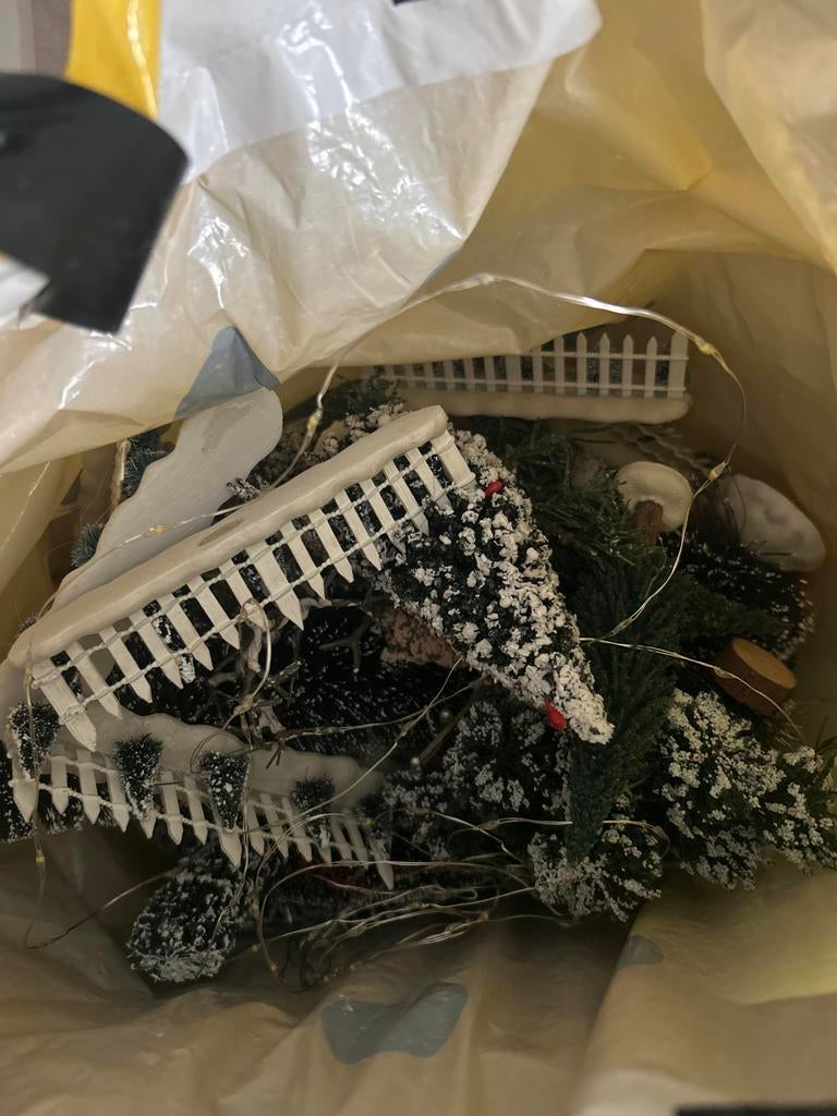 Lemax bomen en hekjes in tas, Diversen, Kerst, Ophalen, Gebruikt