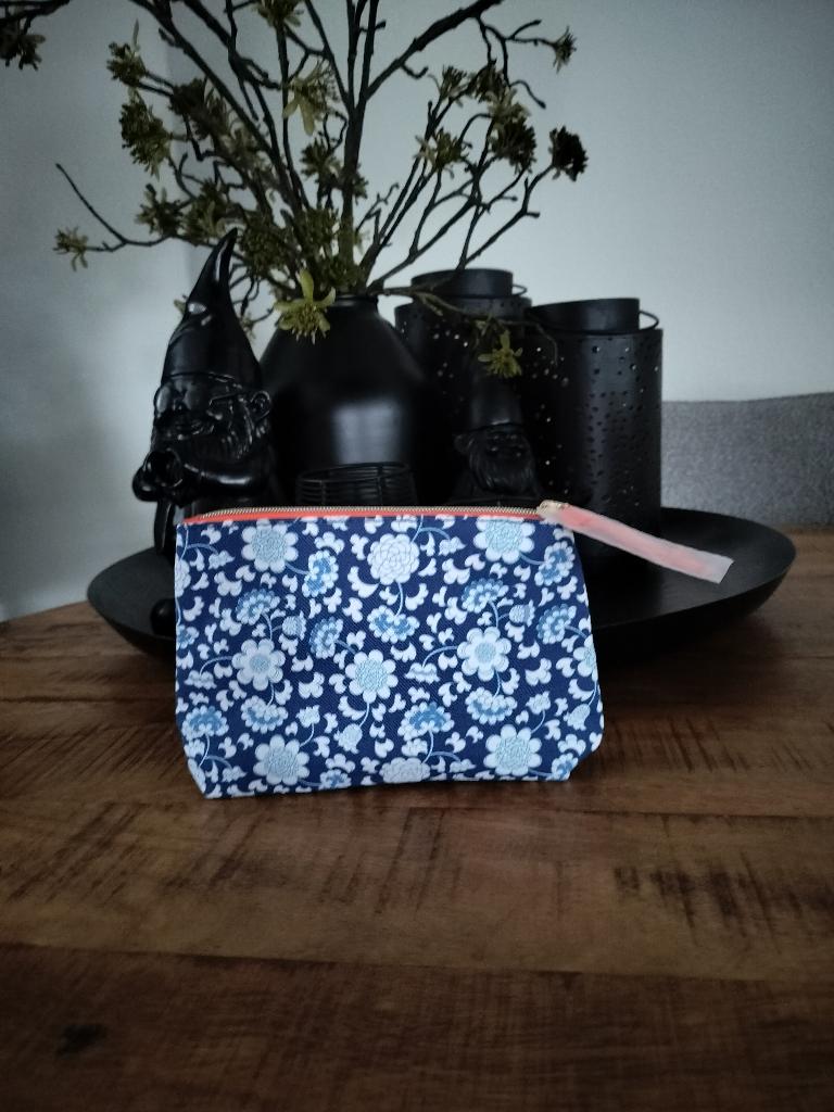 ESTEE LAUDER toilettasje blauw met 2 producten **NIEUW**, Ophalen, Nieuw, Toebehoren, Blauw