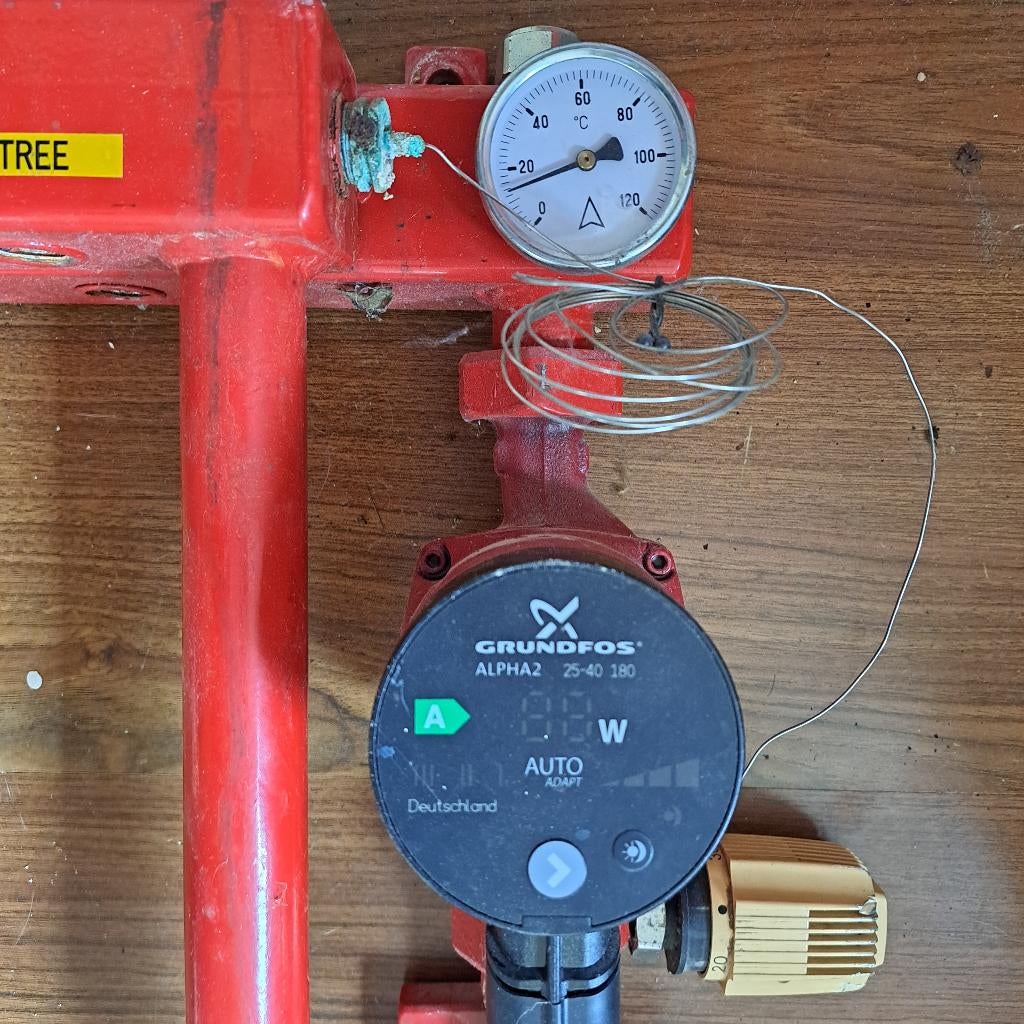 Wth vloerverwarming verdeler incl.grundfos alpha2 pomp, Ophalen, Gebruikt, Minder dan 30 cm, Overige typen