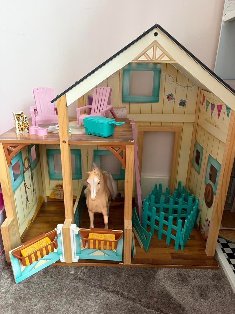 Stal voor( barbie) paarden, Ophalen of Verzenden, Zo goed als nieuw, Toebehoren