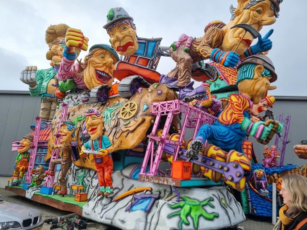 Polyester carnavalswagen, Ophalen, Nieuw