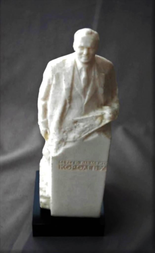 Sergei Korolev Sovjet Ruimtevaartprogramma 2 Beelden ! CCCP, Antiek en Kunst, Ophalen of Verzenden