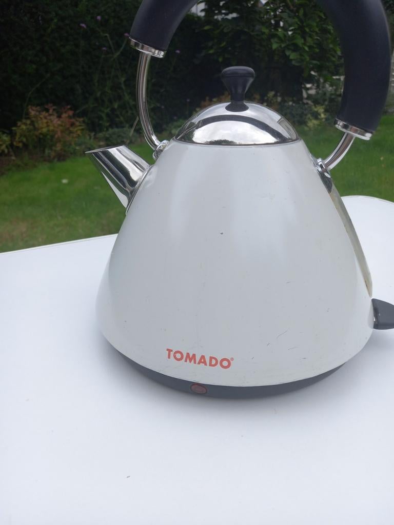 Tomado Waterkoker - Stijlvol en functioneel, Witgoed en Apparatuur, Waterkokers, Gebruikt, 1 tot 2 liter, Draadloos, Rvs, Ophalen of Verzenden