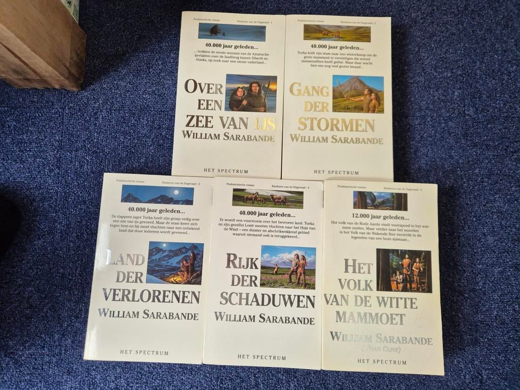 Prehistorische romans  "Kinderen van de Dageraad"  5 delig, Ophalen of Verzenden, Gelezen, William Sarabande